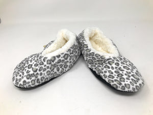 Women's Plush Fleece Lined Cozy Sherpa Gripper Slippers in Cheetah Animal Print: White with Gray